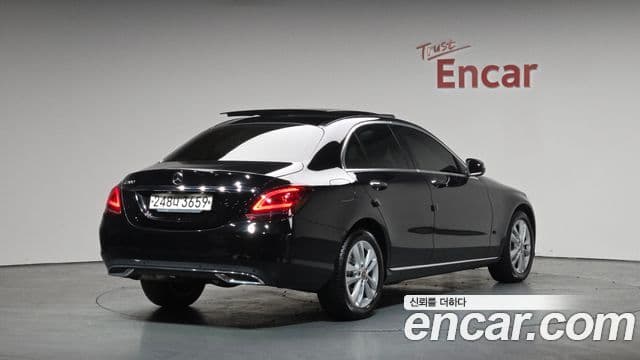 Mercedes-Benz C-Class 2020 — ფოტო 2/20