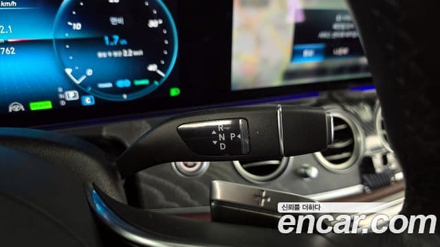 Mercedes-Benz E-Class 2022 — ფოტო 8/20