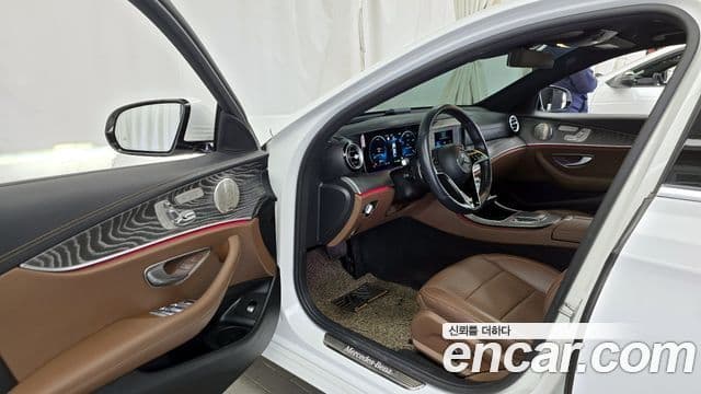 Mercedes-Benz E-Class 2022 — фото 9 из 20