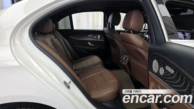 Mercedes-Benz E-Class 2022 — ფოტო 12/20