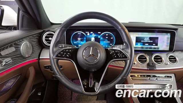 Mercedes-Benz E-Class 2022 — ფოტო 13/20