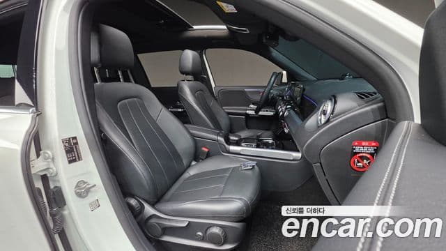 Mercedes-Benz GLB-Class 2022 — Şəkil 8/20