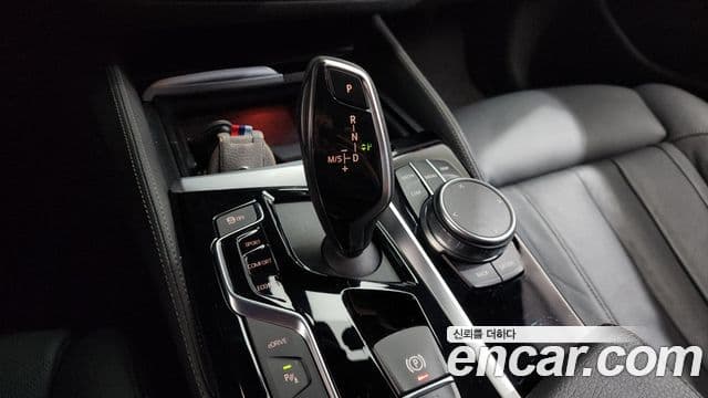 BMW 5 Series 2020 — фото 9 из 20