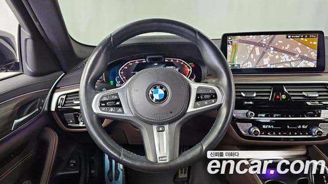 BMW 5 Series 2021 — фото 13 из 20