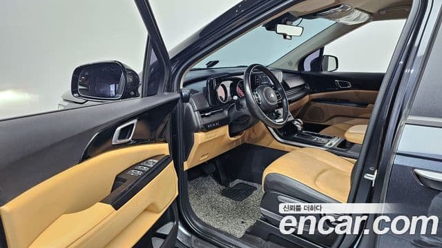 Kia Carnival 2021 — фото 11 из 20