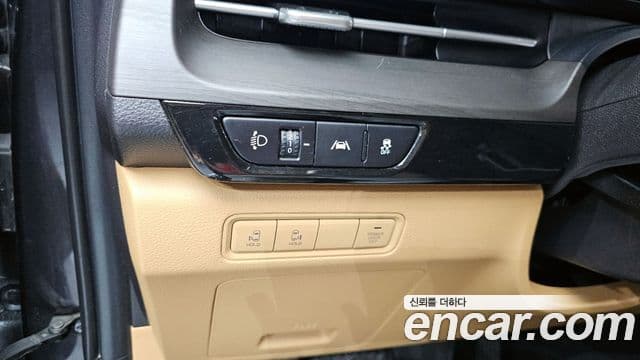 Kia Carnival 2021 — фото 17 из 20