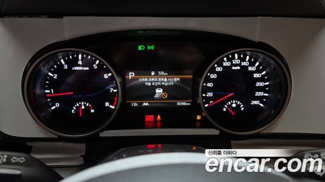 Kia Carnival 2023 — Фото 8/20