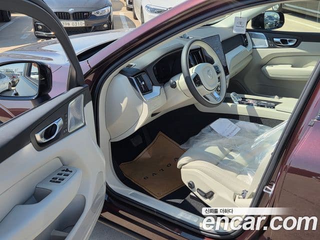Volvo XC60 2026 — ფოტო 8/15