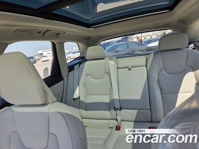 Volvo XC60 2026 — ფოტო 10/15