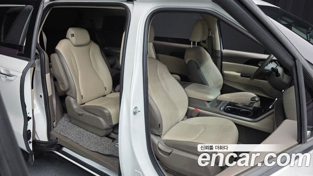 Kia Carnival 2020 — фото 12 из 20