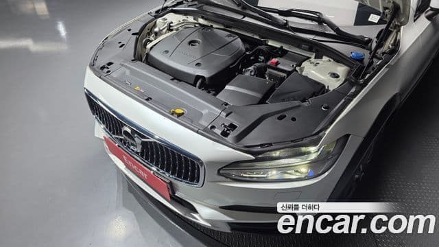 Volvo V90 Cross Country 2019 — фото 6 из 20