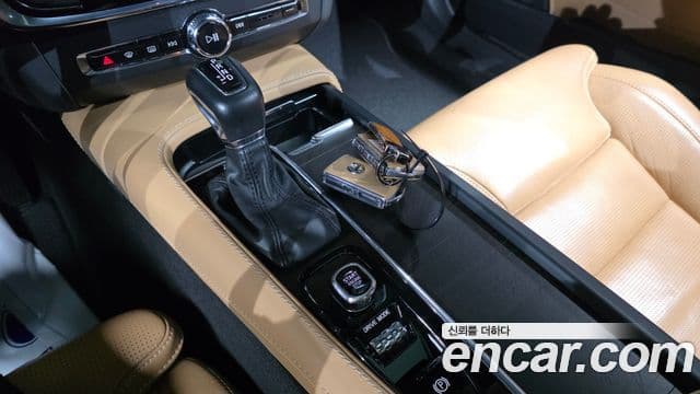 Volvo V90 Cross Country 2019 — фото 9 из 20