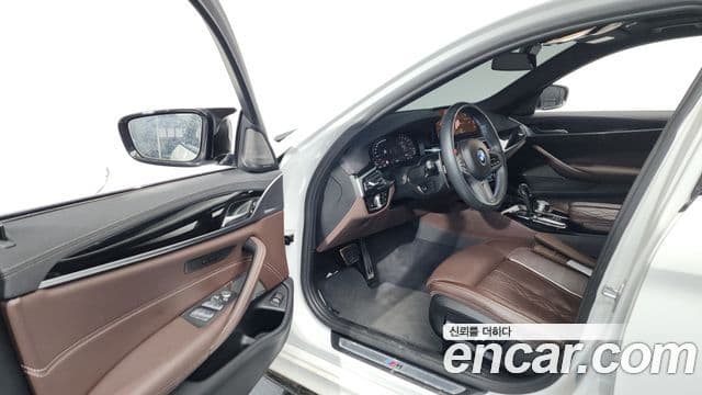 BMW 5 Series 2022 — Şəkil 10/20