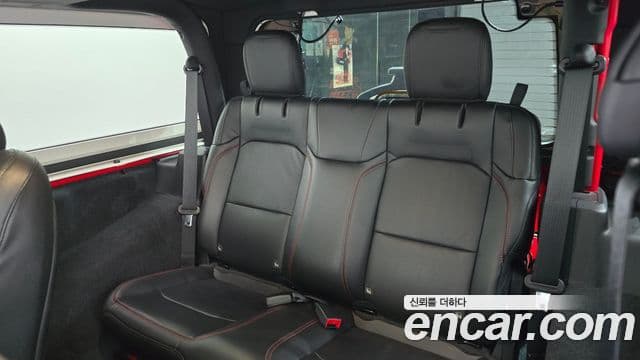 Jeep Wrangler 2021 — фото 12 из 20
