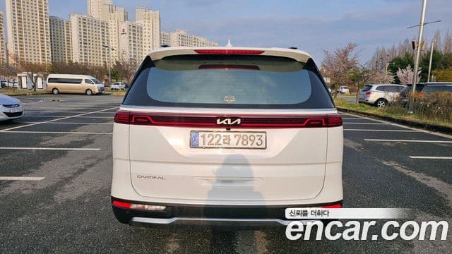 Kia Carnival 2023 — фото 3 из 20