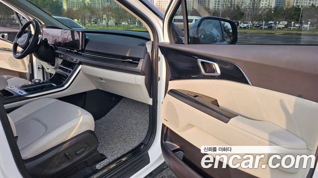 Kia Carnival 2023 — фото 12 из 20