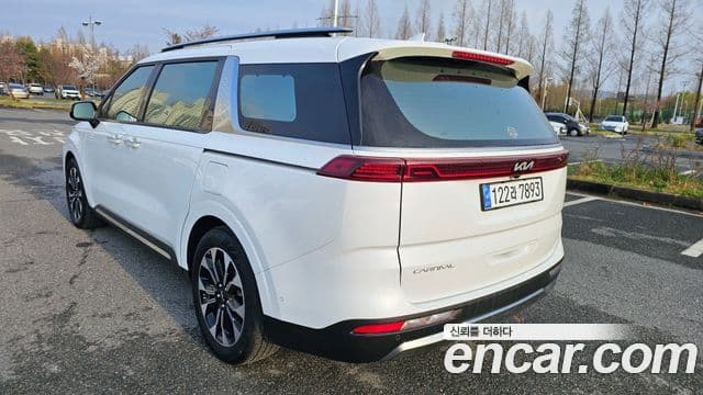 Kia Carnival 2023 — фото 18 из 20