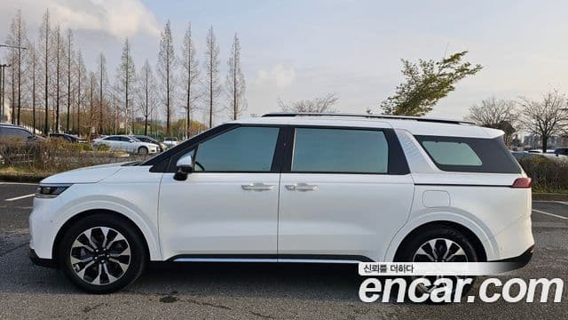 Kia Carnival 2023 — ფოტო 20/20