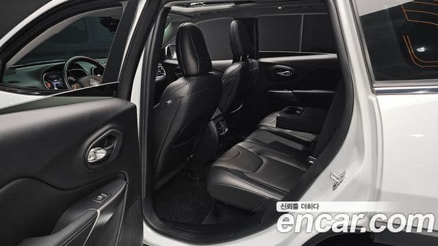 Jeep Cherokee 2021 — Şəkil 12/20
