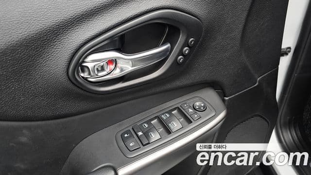 Jeep Cherokee 2021 — Photo 14/34