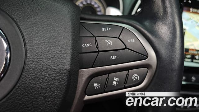 Jeep Cherokee 2021 — Photo 25/34