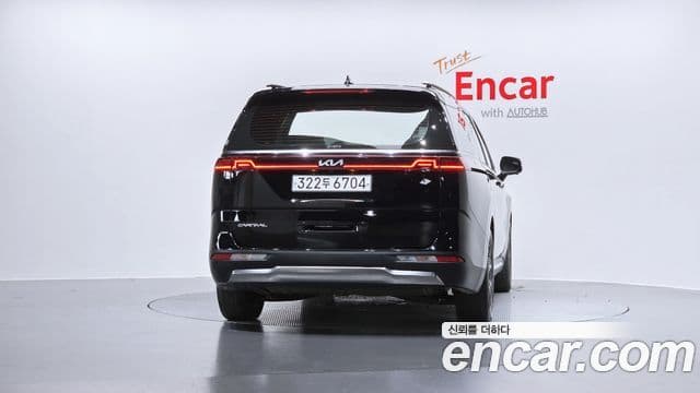 Kia Carnival 2023 — фото 4 из 20