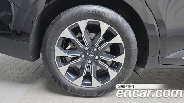 Kia Carnival 2023 — фото 5 из 20