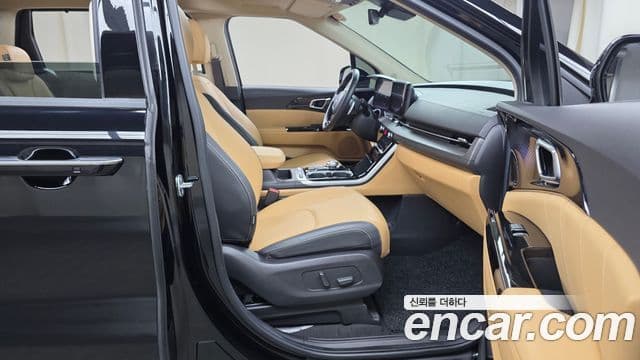 Kia Carnival 2023 — фото 11 из 20