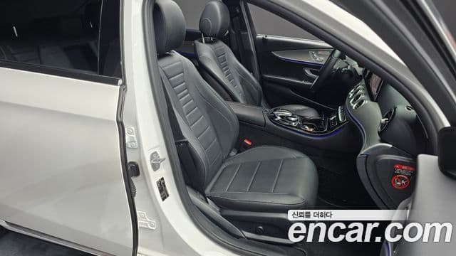 Mercedes-Benz E-Class 2018 — фото 12 из 20