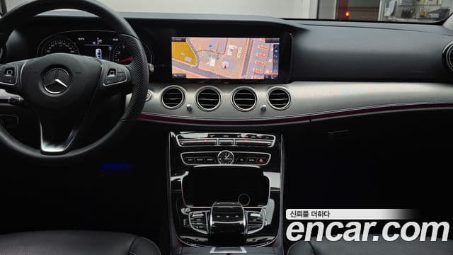 Mercedes-Benz E-Class 2018 — Şəkil 19/20