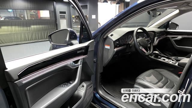 Volkswagen Touareg 2023 — Şəkil 10/20