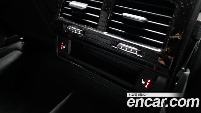 Volkswagen Touareg 2023 — Şəkil 18/20