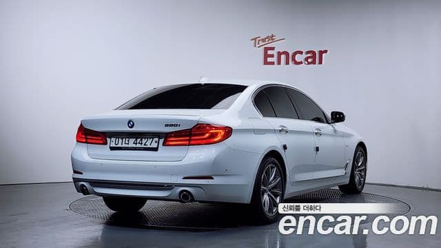 BMW 5 Series 2018 — ფოტო 2/20