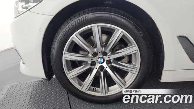 BMW 5 Series 2018 — ფოტო 5/20