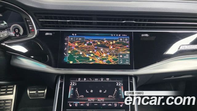 Audi Q7 2021 — ფოტო 14/20