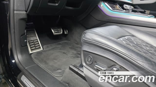Audi Q8 2021 — Şəkil 28/34