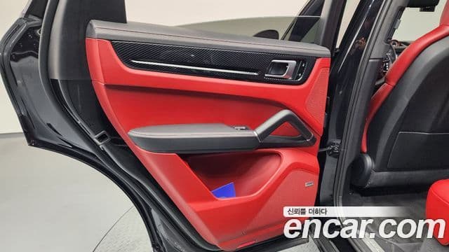 Porsche Cayenne 2020 — Photo 9/39