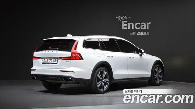 Volvo V60 Cross Country 2019 — Şəkil 2/20