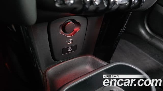 Mini Cooper S 2023 — ფოტო 17/20