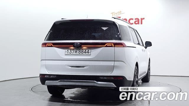 Kia Carnival 2021 — ფოტო 4/20