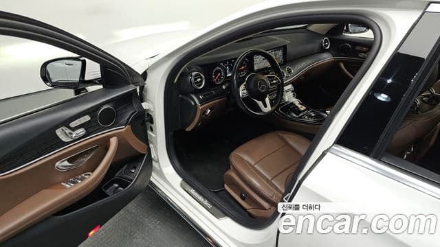 Mercedes-Benz E-Class 2019 — фото 10 из 20