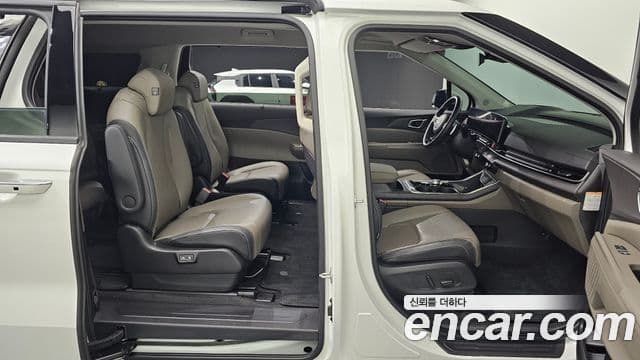 Kia Carnival 2024 — фото 11 из 20