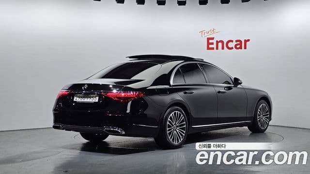 Mercedes-Benz S-Class 2022 — Photo 2/20