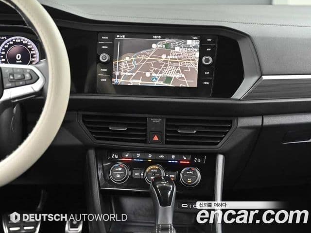 Volkswagen Jetta 2022 — ფოტო 14/20