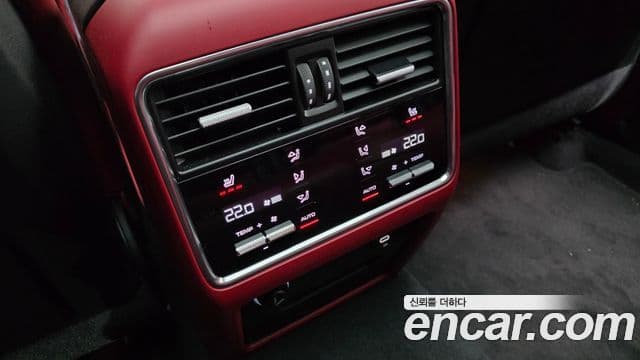 Porsche Cayenne 2023 — ფოტო 19/20