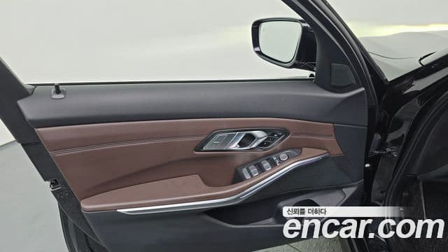 BMW 3 Series 2022 — Photo 13/31