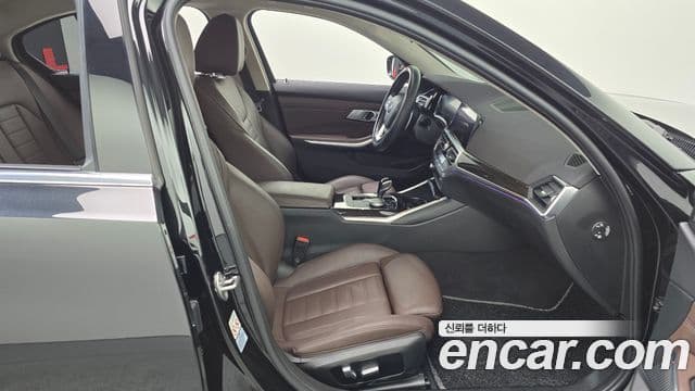 BMW 3 Series 2022 — Photo 27/31