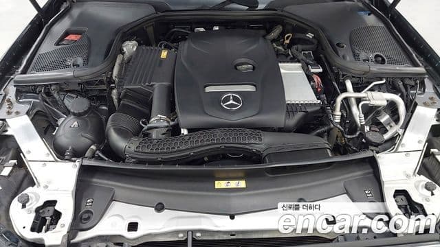 Mercedes-Benz E-Class 2020 — Photo 12/20