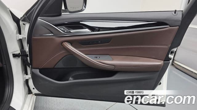BMW 5 Series 2018 — Photo 3/34