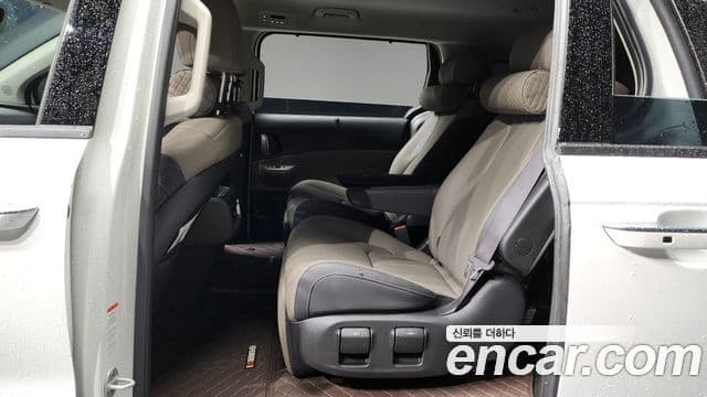 Kia Carnival 2024 — фото 11 из 20